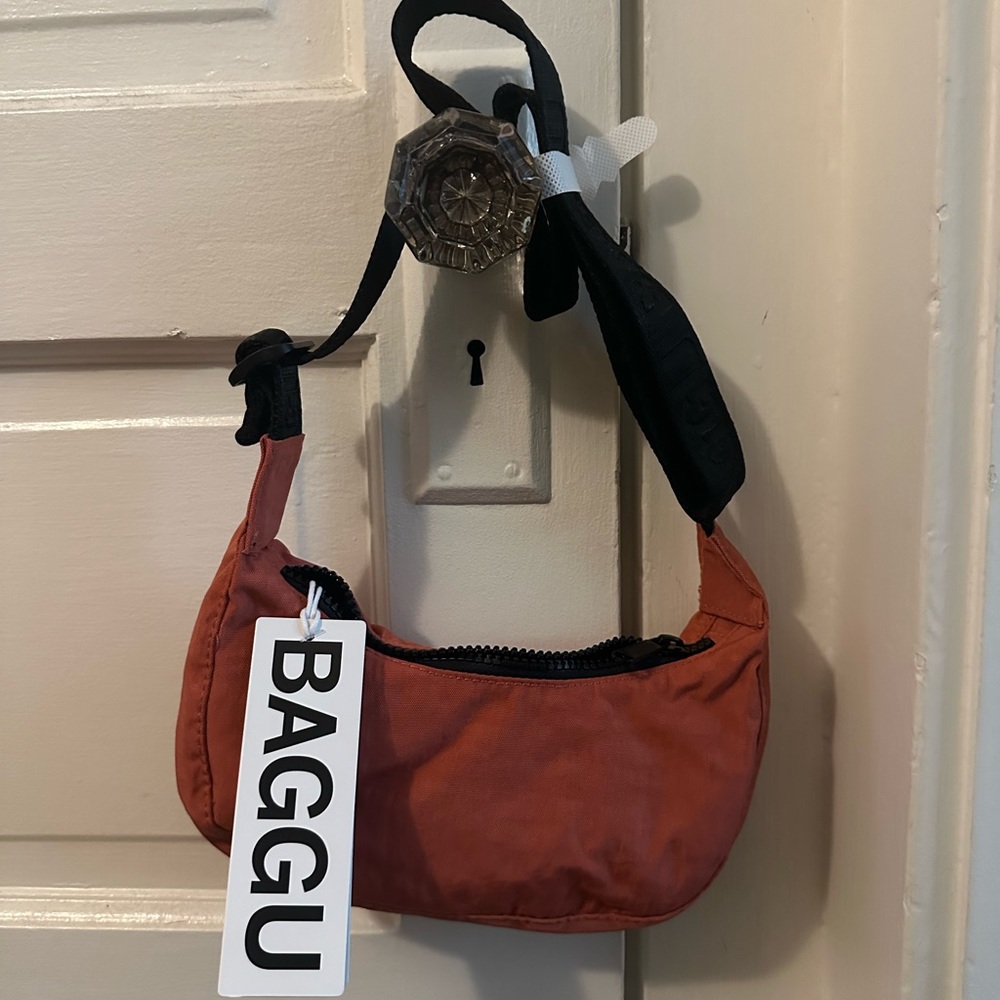 BAGGU mini nylon crescent in deadstock color Apple NWT